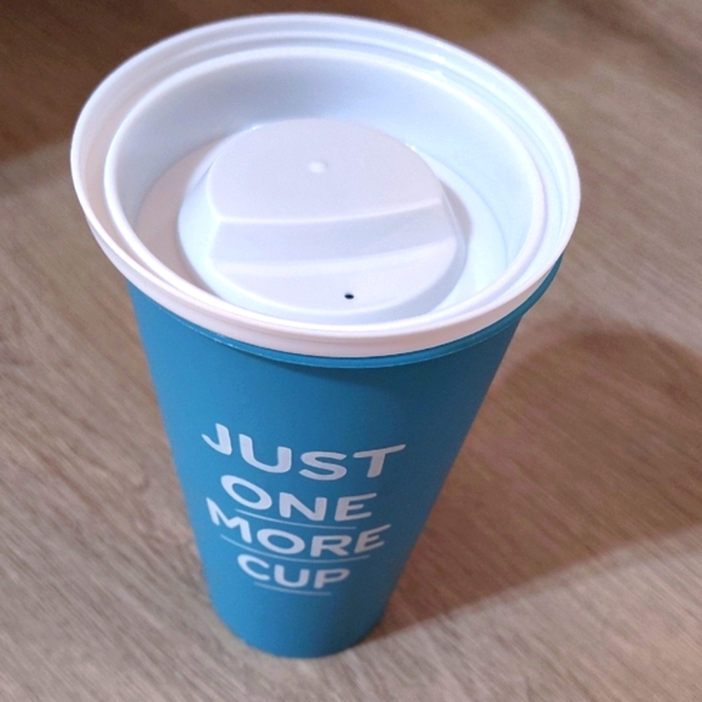 3/$10🆕1 Reusable Plastic Travel Tumbler with Lid  12oz
